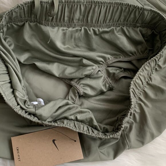 NIKE Dri-Fit Mid-Rise 3" Brief-Lined Shorts in Olive Sz MEDIUM - Picture 3 of 3